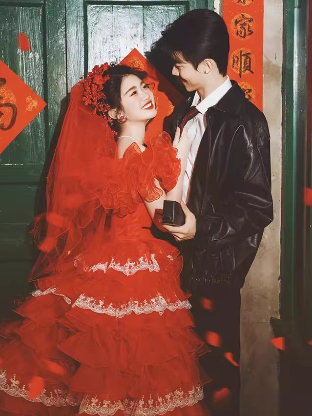 Red Vintage Street Style Weddi - Street Fashion Photographers ulasan dan harga