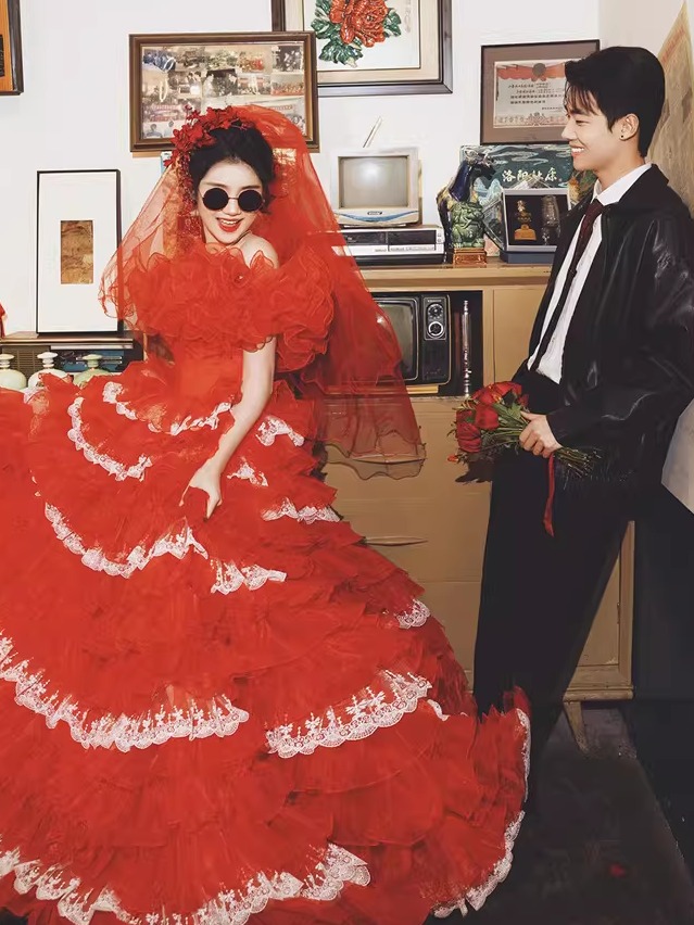 Red Vintage Street Style Weddi - Street Fashion Photographers ulasan dan harga